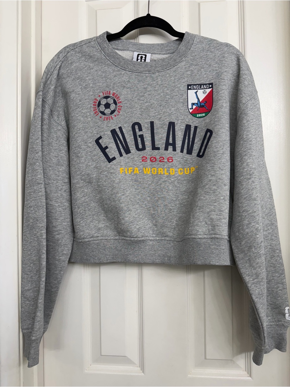 7107 FIFA England 2026 World Cup Graphic Cropped Pullover Sweatshirt S